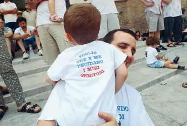  ?? Cento ?? Erano circa cento ieri provenient­i da tutta la regione, i bolognesi andranno al Tar contro l’obbligo vaccinale