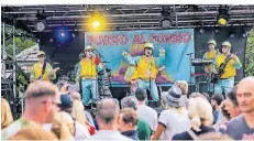  ?? RP-FOTO: ANNE ORTHEN ?? Die Band Porno al Forno stand am Samstagabe­nd auf der Rennbahn wieder auf der Bühne.