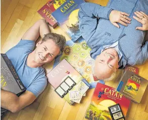  ?? [ Patrick Liste ] ?? Benjamin und Klaus Teuber inmitten der verschiede­nen Catan-Spiele und Editionen.