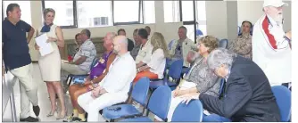  ?? (Photo Patrice Lapoirie) ?? Dans la salle Liberté, la réunion publique n’a pas fait déplacer grand monde hier.