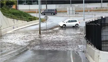  ??  ?? Some motorists continued to travel through the flooded Normanby St underpass on Thursday morning, while others took a more cautious approach and turned around.