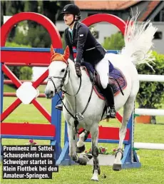  ??  ?? Prominenz im Sattel. Schauspiel­erin Luna Schweiger startet in Klein Flottbek bei den Amateur-Springen.