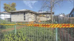  ?? PHOTO: DUBBO PHOTO NEWS/KEN SMITH ?? A house in Collins Avenue, Dubbo has been damaged by fire.