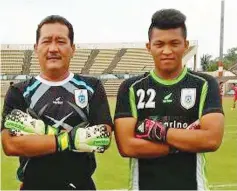  ??  ?? Masran (right) with goalkeeper coach Jasrih Jabidin.