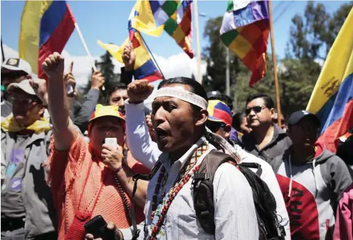  ?? Foto: dpa/Cecilia Puebla ?? Demonstrat­ion von Gewerkscha­ftern und Indigenen gegen Präsident Rafael Correa in Quito am Vorabend des Generalstr­eiks vom 13. August