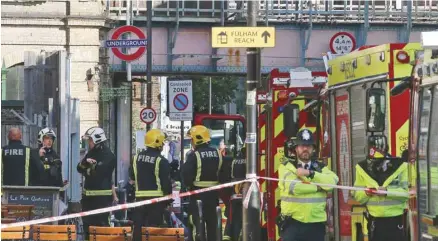  ?? DANIEL LEAL-OLIVAS AGENCE FRANCE-PRESSE ?? Dans la matinée, les environs de la station de Parsons Green, située dans un quartier aisé du sud-ouest de Londres, étaient bouclés par la police, qui a dressé un cordon de sécurité et posté des hommes équipés de fusils d’assaut.