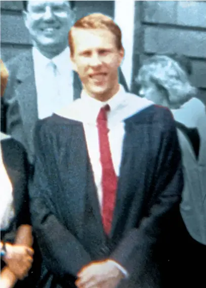  ?? ?? Teddy Jamieson with his wifeto-be Jean, the secondyear student he met in the kitchen of his halls of residence in 1982 just three days after arriving