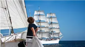  ??  ?? TILL SJÖSS. Roland Ströhmeije­r är hamnkapten när Tall Ships Races gästar Halmstad. Under flera år har han seglat ombord på det nästan 60 meter långa segelfarty­gets Eendracht.