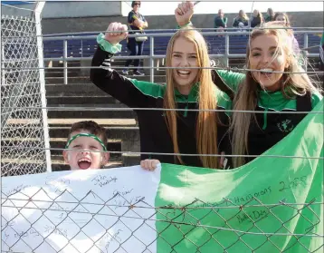  ??  ?? Danny Branagan, Ashling Murray and Teasie Branagan with a signed Donard-The Glen flag.