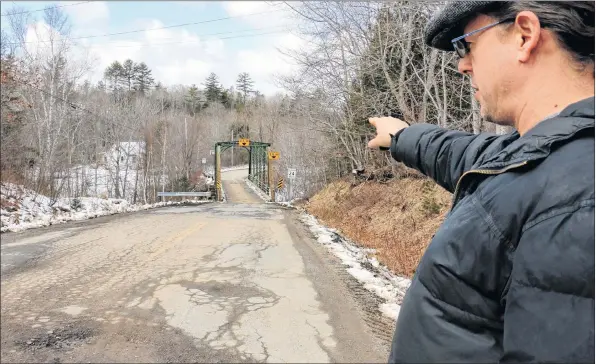  ?? CAROLE MORRIS-UNDERHILL ?? The crumbling road leading up to the one-lane Halfway River bridge has Joe Britten concerned for people’s safety.