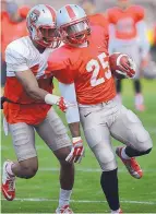  ?? ADOLPHE PIERRE-LOUIS/JOURNAL ?? UNM running back Tyrone Owens (25) should play an important role for the Lobos this season.