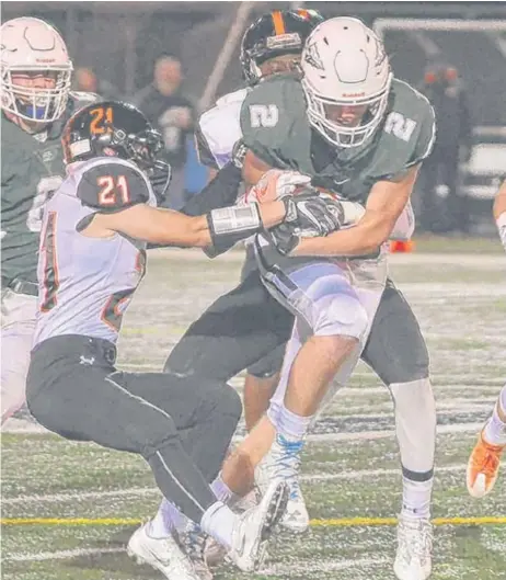  ??  ?? New Trier tight end Brian Kaiser ( 2) said one thing that attracted him to Northweste­rn was his trust in the coaches. | WORSOM ROBINSON/ FOR THE SUN- TIMES