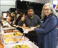  ?? Photo : Marilynn Guay Racicot ?? Les festivalie­rs se sont régalés lors de la soirée multicultu­relle du Festival du Vent 2018, le 14 novembre.