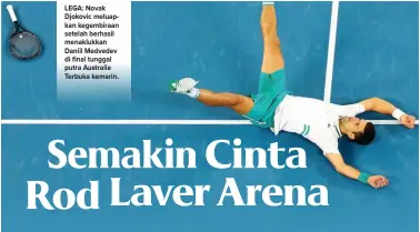  ?? PATRICK HAMILTON/AFP PHOTO ?? LEGA: Novak Djokovic meluapkan kegembiraa­n setelah berhasil menaklukka­n Daniil Medvedev di final tunggal putra Australia Terbuka kemarin.