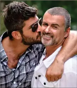 ??  ?? RELATIONSH­IP: Fadi Fawaz posing for a photograph with George Michael
