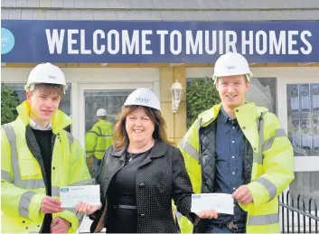  ?? Picture: Julie Howden ?? Support Grace Brownlow presents Jacob Jolley and Callum Ross with Muir Homes’ donation