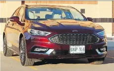  ?? BRIAN HARPER ?? The 2018 Ford Fusion Energi can travel about 1,000 kilometres on a full tank of gas and battery charge.