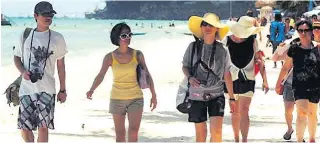  ??  ?? 1.5 to 2 million Chinese tourists are expected to visit the Philippine­s this year.