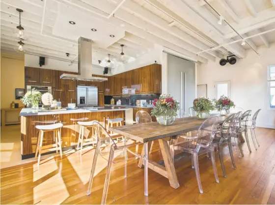  ?? Open Homes Photograph­y ?? The eat-in kitchen features stainless steel appliances, a center island and opens to the great room of 1 Enterprise St.