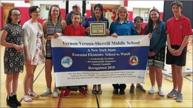  ?? ANDREW AURIGEMA - ONEIDA DAILY DISPATCH ?? Vernon-Verona-Sherrill Middle School Principal Carrie Hodkinson and students in the Principal Student Leadership Team pose with their new plaque and banner celebratin­g their School to Watch selection Wednesday, May 2.