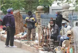  ??  ?? Curio vendors outside the City Hall in Bulawayo