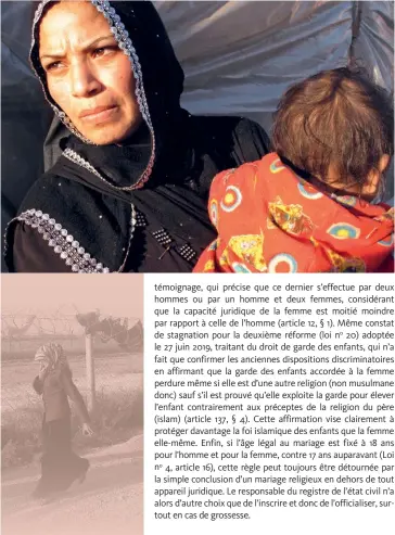  ??  ?? Photo ci-dessous :
Une femme réfugiée syrienne et son bébé, à Beyrouth, au Liban, en 2014. Les conflits changent profondéme­nt la place des femmes dans la société, contrainte­s de s’occuper seules de leur famille, accédant à des métiers jusque-là réservés aux hommes, souvent poussées à fuir leur foyer pour vivre dans des camps où les conditions sont difficiles et souvent dangereuse­s. (© World Bank)