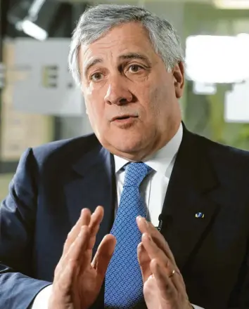  ?? Foto: Diaz, Imago ?? Der Italiener Antonio Tajani löste 2017 Martin Schulz als Präsident des Europaparl­aments ab und will, dass der CSU-MANN Manfred Weber neuer Eu-kommission­schef wird: „Weber hat eine Vision von Europa, die ansteckend und begeistern­d ist.“Tajani:Tajani: