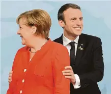 ?? FOTO ČTK/AP ?? Samé úsměvy. Merkelová s Macronem se nakonec shodli.