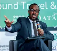  ??  ?? L’ambassadeu­r du Rwanda en Chine, Charles Kayonga