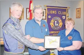  ?? CONTRIBUTE­D ?? King Lion John Macdonald and Lion Jane Gregory present Foundation Lifetime Membership to Lion Simon Goodfellow.