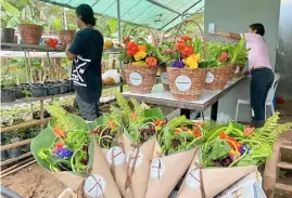  ?? PHOTOGRAPH­S COURTESY OF FB/MICHELLE TIOTANGCO ?? VEGGIE bouquets by Taraneman was a hit during Valentine’s Day.