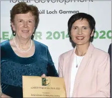  ??  ?? Cllr Kathleen Codd Nolan, chairperso­n, LCDC Committee, Wexford County Council, makes the presentati­on to Aine Jackman of Adamstown Community Centre.