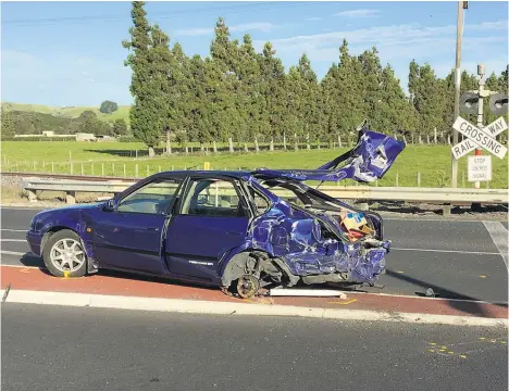  ?? Picture / Natalie Akoorie ?? The driver of this Toyota was killed when the car was struck by a train on a level crossing near Morrinsvil­le.