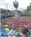  ?? FOTO: AFP ?? cien mil personas dijeron “no tenemos miedo” en barcelona.