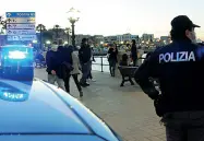  ??  ?? Lungomare
I controlli della polizia sulla movida