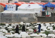  ?? Bloomberg ?? Palestinia­ns hope the lack of buildings in the cemetery will keep them safe from attack by Israel’s army