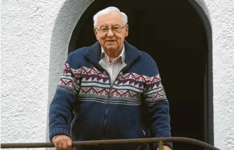  ?? Foto: Marcus Merk ?? Karl Hinterstöß­er erlebte die letzten Kriegsmona­te als Soldat. Zum Volkstraue­rtag blickt der 94‰Jährige zurück.