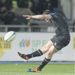  ?? ?? Main, Warriors’ Max Williamson scores his side’s first try of the night. Above, Duncan Weir lands a conversion for the hosts.