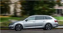  ??  ?? Superb blev faceliftet i sommer, og nu følger plug-in hybriden. Bil Magasinet var inviteret til Amsterdam af Skoda.