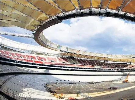  ??  ?? ASÍ LUCE EL ESTADIO. Las obras del Wanda Metropolit­ano no descansan para que esté listo en el inicio del curso.