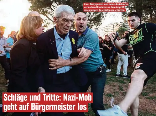  ??  ?? Zwei Bodyguards und seine Assistenti­n versuchen Boutaris vor dem Angriff eines jungen Faschisten zu schützen.