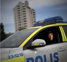  ?? Bild: PAVEL KOUBEK/TT ?? FLER. Kristdemok­raterna vill se 10 000 fler poliser och sörjer att den aviserade polisutbil­dningen i västra Sverige inte förlades till Högskolan Väst, skriver debattören.