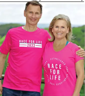  ?? ?? Race fit: Jeremy Hunt with fellow MP and charity runner Angela Richardson