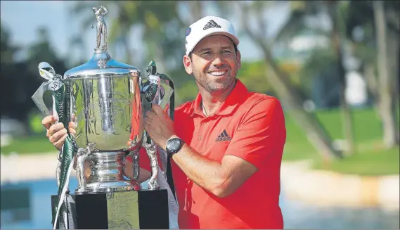  ?? FOTO: EFE ?? Primer trofeo del año para Sergio García, en el Open de Singapur del Circuito Asiático