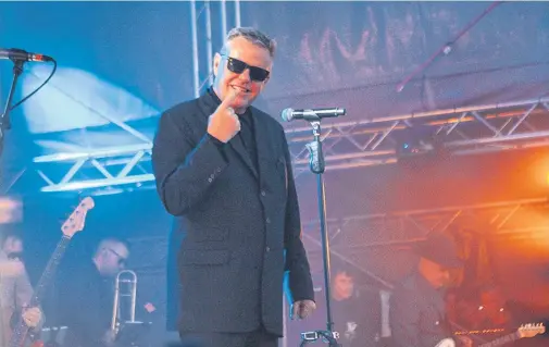  ?? Pictures: MGB Communicat­ions ?? Suggs conducts the crowd as Madness perform at Ffos Las racecourse on Saturday night.