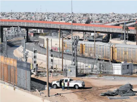  ?? Photo / AP ?? El Paso, replacing a border fence.