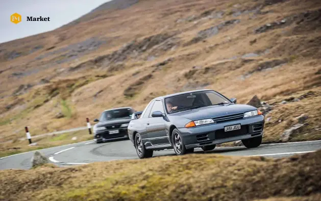  ??  ?? Above and previous page: R32 (the grey car) revived the ‘Skyline GT-R’ name in 1989 after 16 years of dormancy; its R33 successor (black) was heavier but no less impressive. Below: twin-turbo straight-six was designed to handle huge power increases