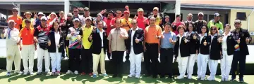  ??  ?? FOR THE ALBUM ... Rampas (centre, front) and Ladislaus pose with the participan­ts and organising committee after the Sabah Open Lawn Bowls Pairs Open Tournament opening ceremony in Likas yesterday.