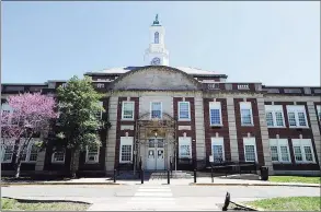  ?? Hearst Connecticu­t Media file photo ?? Sharon Beadle, a spokeswoma­n for Stamford Public Schools, said the in-school population during the pandemic has been about two-thirds lower than the usual rate, but meal distributi­on has fallen only 17 percent.