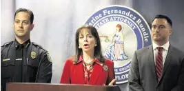  ?? ALIE SKOWRONSKI askowronsk­i@miamiheral­d.com ?? Miami-Dade State Attorney Katherine Fernandez Rundle, center, speaks to reporters with Hialeah Police Chief George Fuente, left, and prosecutor Sean Abuhoff on Thursday in Miami. ‘We will not allow rogue police officers to abuse their power,’ she said.